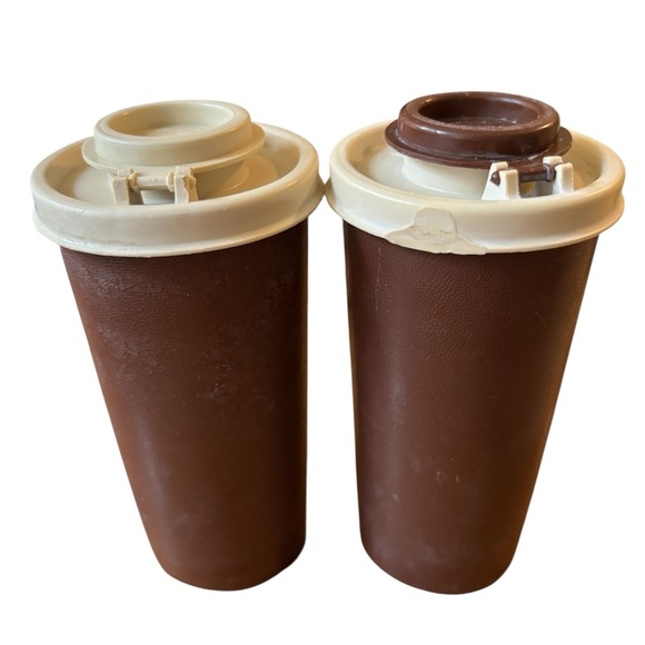 VTG Tupperware Salt & Pepper Shaker Set Brown W/Beige Flip Lids 4” Retro 1329-8 - Picture 2 of 5